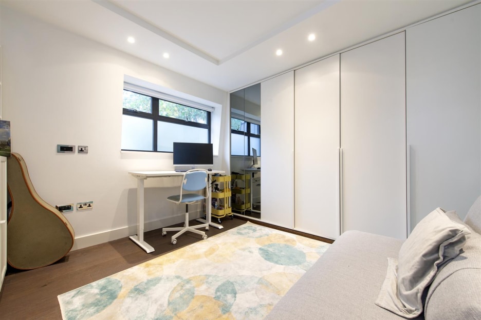 Connaught Gardens, N10 3LH