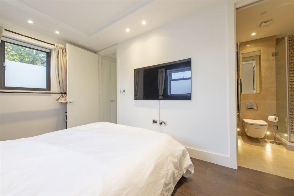 Connaught Gardens, N10 3LH