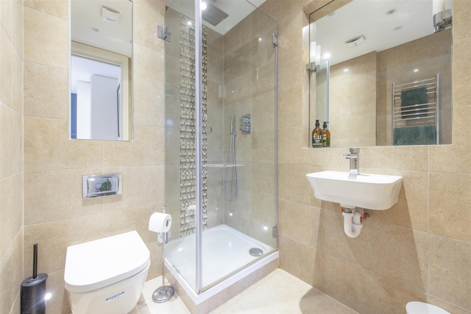 Connaught Gardens, N10 3LH