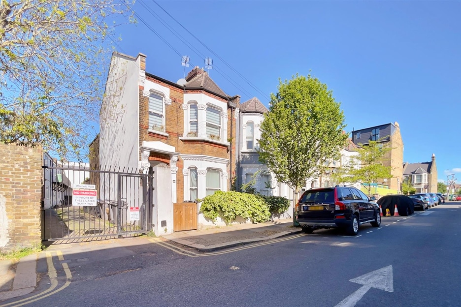 Warfield Road, London