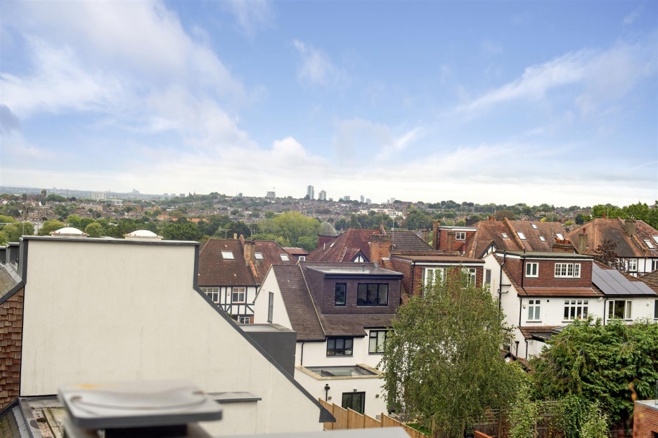 Connaught Gardens, N10 3LH