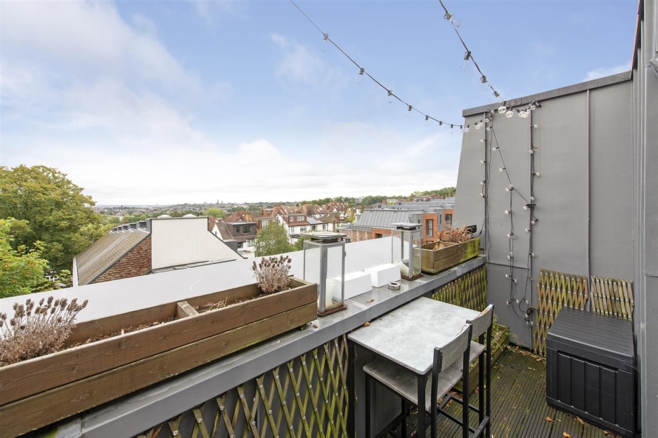 Connaught Gardens, N10 3LH