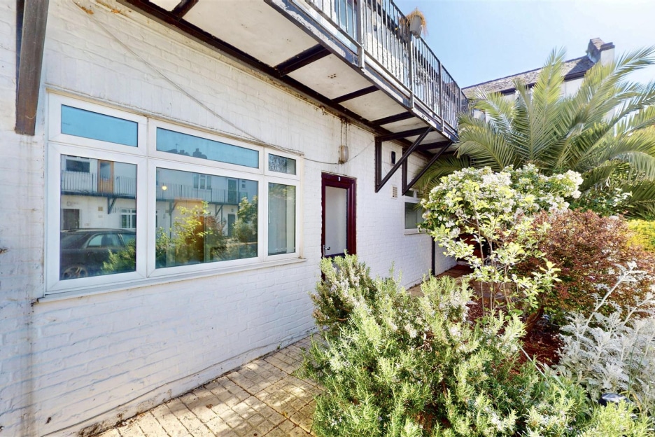 Warfield Road, London